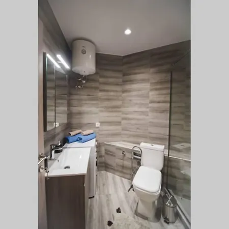 Modern Apt 2@the Historical Center
